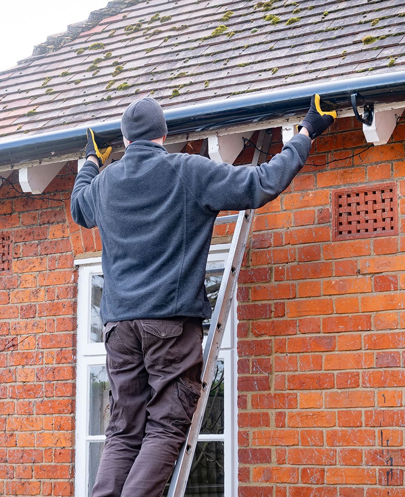 installing-guttering